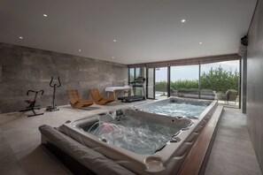Family Villa, Multiple Bedrooms, 2 Bathrooms (Villa Miracle) | Indoor spa tub - Villa Miracle (Brtonigla)