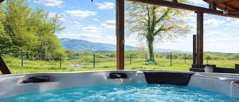 ファミリー ハウス ベッドルーム (複数) 2 バスルーム (Green View Holiday Home With Pool) | 屋外スパ浴槽