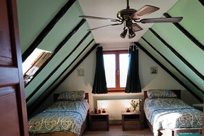 Family House, Multiple Bedrooms, 2 Bathrooms (Green View Holiday Home With Pool) | 3 bedrooms, laptop workspace, free WiFi, bed sheets - Green View Holiday Home With Pool (Oroslavje)