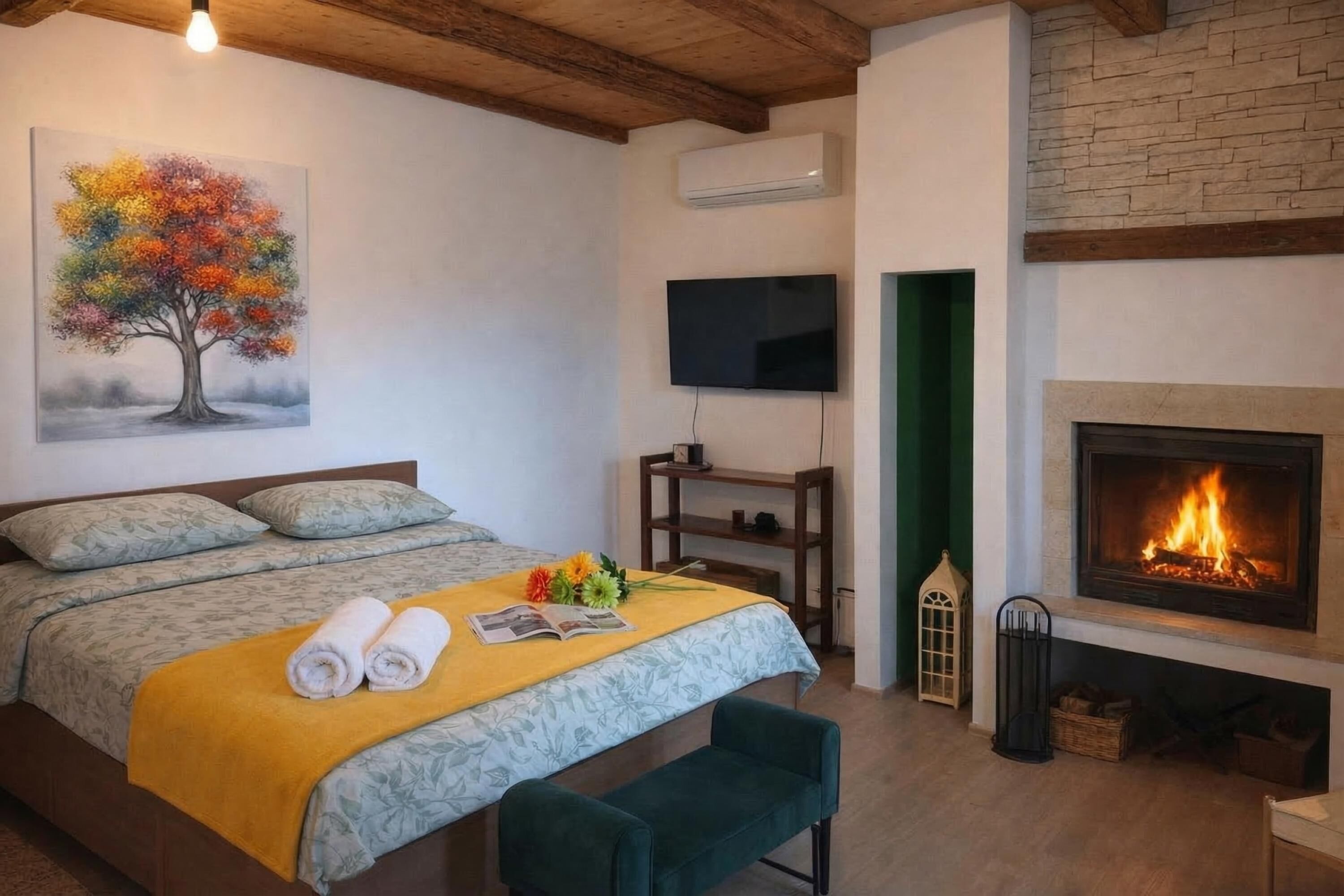 3 bedrooms, laptop workspace, free WiFi, bed sheets