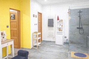Family House, 3 Bedrooms, 2 Bathrooms (Green View Holiday Home With Pool) | Bathroom - Green View Holiday Home With Pool (Oroslavje)