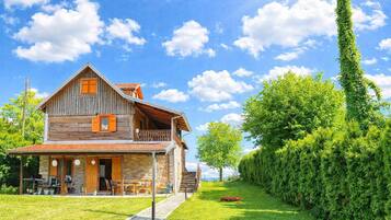Family House, 3 Bedrooms, 2 Bathrooms (Green View Holiday Home With Pool) | Exterior
