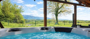 Green View Holiday Home With Pool