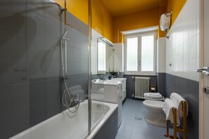 Hair dryer, towels - Maia   Luxury Apartment in Monteverde (ROMA)