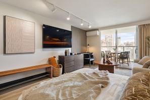 Desk, iron/ironing board, WiFi - Waikiki Serenity – Modern Luxury & Views (Honolulu)
