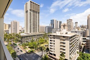 Property grounds - Waikiki Serenity – Modern Luxury & Views (Honolulu)