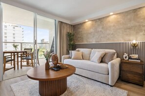 TV - Waikiki Serenity – Modern Luxury & Views (Honolulu)