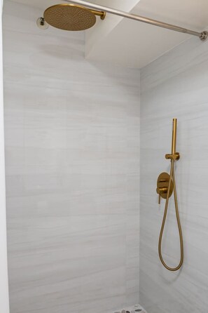 Hair dryer - Waikiki Serenity – Modern Luxury & Views (Honolulu)