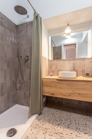 Hair dryer, towels - Ambra   Elegant Apartment at the Imperial Forums (ROMA)