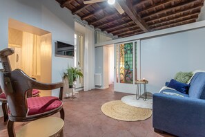 TV - Ambra   Elegant Apartment at the Imperial Forums (ROMA)