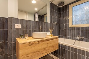 Hair dryer, towels - Ambra   Elegant Apartment at the Imperial Forums (ROMA)