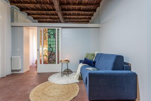 TV - Ambra   Elegant Apartment at the Imperial Forums (ROMA)