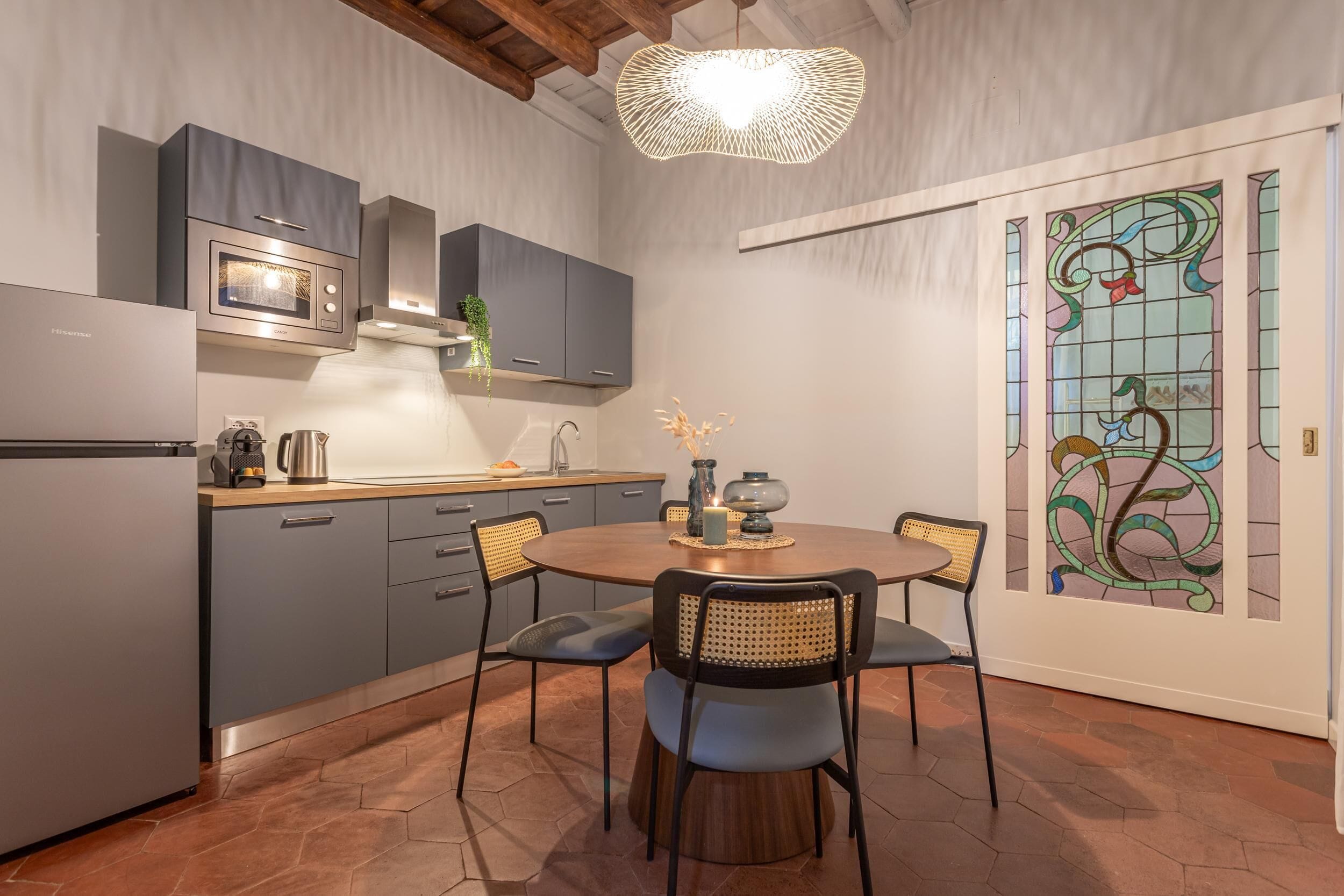 Microwave, oven, stovetop, cookware/dishes/utensils