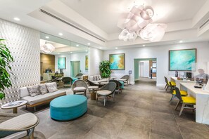 Lobby - Waikiki Oceanview Luxe Retreat 2BD, Free Parking (Honolulu)