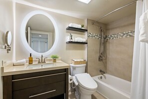 Hair dryer - Waikiki Oceanview Luxe Retreat 2BD, Free Parking (Honolulu)