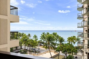 Property grounds - Waikiki Oceanview Luxe Retreat 2BD, Free Parking (Honolulu)