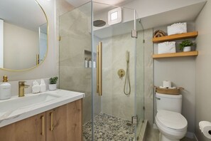 Hair dryer - Waikiki Ocean Luxe Retreat High Floor Suite (Honolulu)