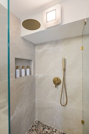 Hair dryer - Waikiki Ocean Luxe Retreat High Floor Suite (Honolulu)