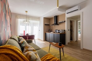 TV - Yasmine Luxury in San Giovanni (ROMA)