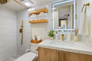 Hair dryer - Island Luxe Retreat – Waikiki Ocean Escape (Honolulu)