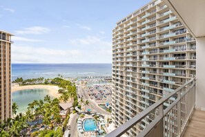 Property grounds - Waikiki Wave Retreat: Ocean Luxe on 17F (Honolulu)