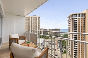 Property grounds - Waikiki Wave Retreat: Ocean Luxe on 17F (Honolulu)