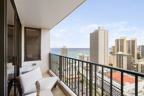 Property grounds - Waikiki Luxe Ocean Retreat 28F – 1 Parking (Honolulu)