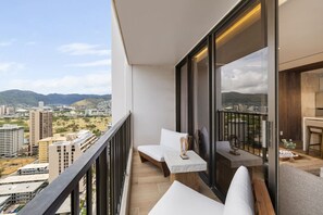 Property grounds - Waikiki Luxe Ocean Retreat 28F – 1 Parking (Honolulu)