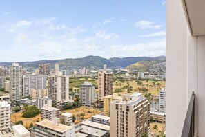 Property grounds - Waikiki Luxe Ocean Retreat 28F – 1 Parking (Honolulu)