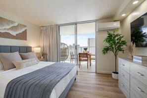 1 habitación, escritorio, tabla de planchar con plancha y wifi 