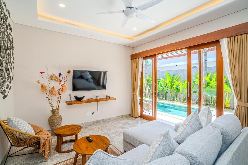 วิลล่า, วิวสระว่ายน้ำ | บริเวณนั่งเล่น | สมาร์ททีวี 43 นิ้ว พร้อมช่องดิจิตอล, Netflix, บริการสตรีมมิ่ง