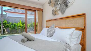 Villa, uitzicht op zwembad | Een kluis op de kamer, gratis wifi, beddengoed