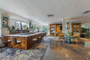 Bar (on property) - Boutique-Style Comfort at Luana Waikiki (Honolulu)