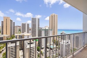 Property grounds - Ocean Views & Luxe Comfort - Waikiki Gem 21F (Honolulu)