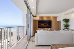 TV - Ocean Views & Luxe Comfort - Waikiki Gem 21F (Honolulu)