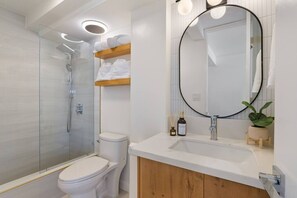 Hair dryer - Ocean Views & Luxe Comfort - Waikiki Gem 21F (Honolulu)