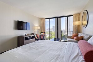 Iron/ironing board, WiFi - Waikiki Ocean Breeze: A Peaceful Island Getaway (Honolulu)