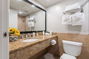 Hair dryer - Waikiki Ocean Breeze: A Peaceful Island Getaway (Honolulu)