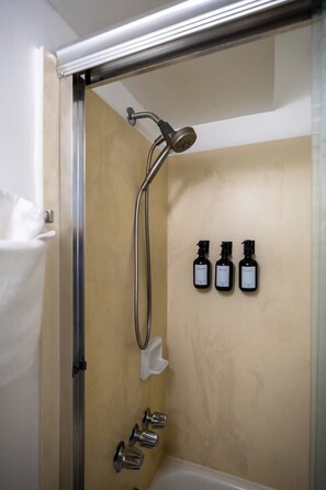 Hair dryer - Heart of Waikiki • Steps to Beach • Cozy Studio (Honolulu)