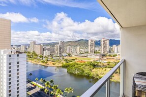 Property grounds - Heart of Waikiki • Steps to Beach • Cozy Studio (Honolulu)
