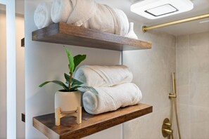 Hair dryer - Waikiki Chic • Modern Cozy Studio (Honolulu)