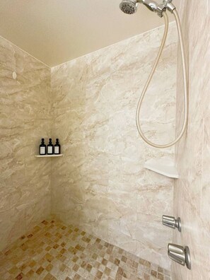 Hair dryer - Tropical Escape in Waikiki with Free Parking (Honolulu)