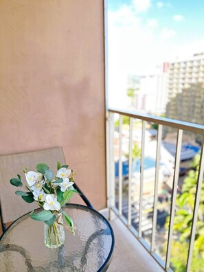 Property grounds - Tropical Escape in Waikiki with Free Parking (Honolulu)