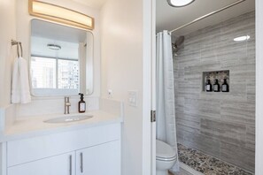 Hair dryer - Corner Bliss in the Heart of Waikiki 8F (Honolulu)