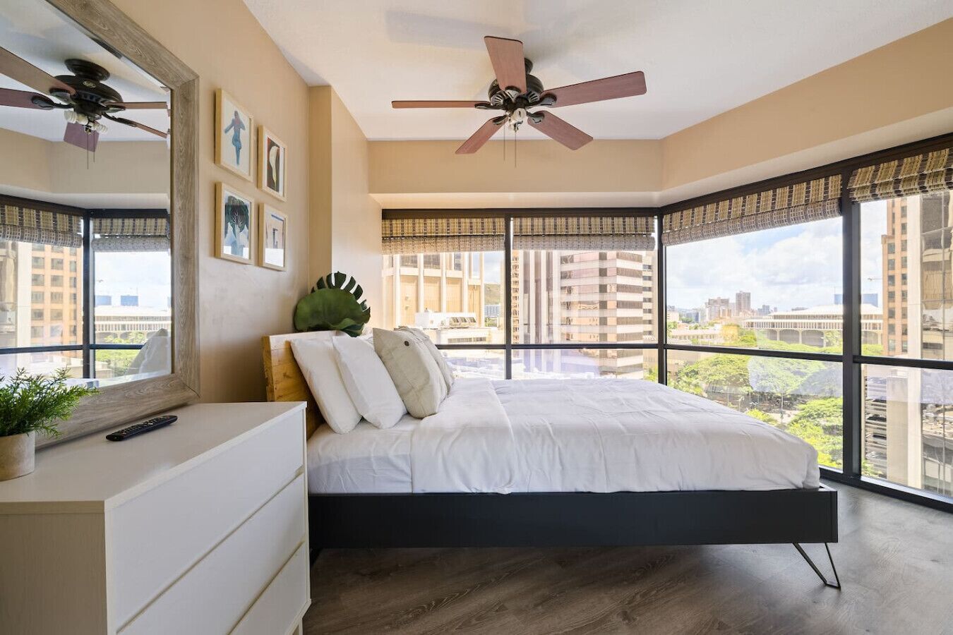 デスク、アイロン / アイロン台、WiFi