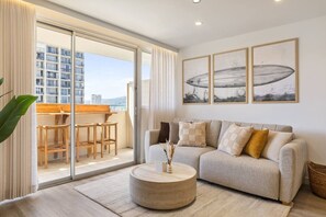 TV - Waikiki Luxe Penthouse Oasis (Honolulu)