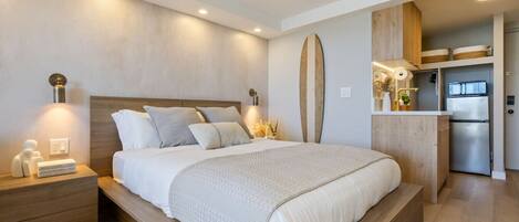 Skrivebord, strykejern/-brett og wi-fi