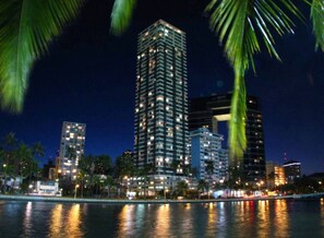 Exterior - 37th Floor Corner Unit with Stunning Ocean & Diamond Head Views – Waikiki (Honolulu)