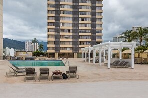 Pool - Modern 37th Floor Corner Studio with Ocean & Diamond Head Views (Honolulu)