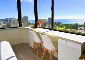 Interior - Modern 37th Floor Corner Studio with Ocean & Diamond Head Views (Honolulu)
